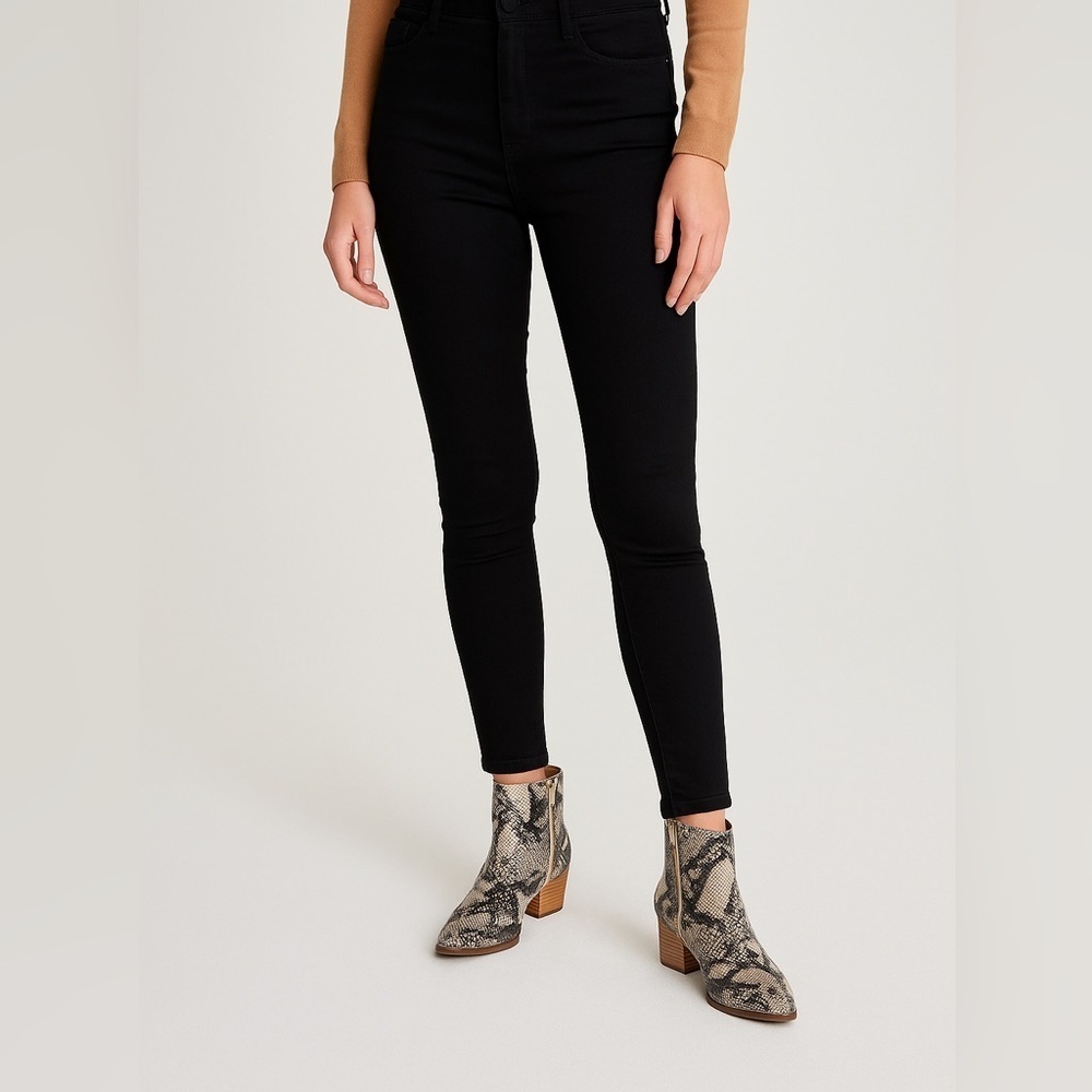 City Classified Women’s 9 Snakeskin Ankle Boot - Picture 1 of 7
